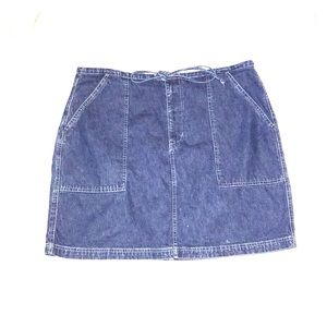 A line denim skirt with pockets